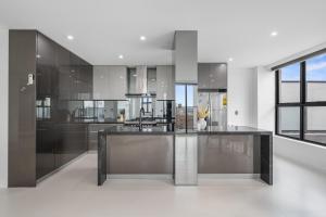 Exclusive 3BR Penthouse with Parking-Darling Harbour & ICC-10mins