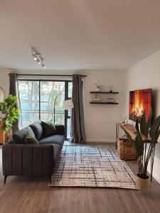 The 411 - Cape Town Modern Apartment with Table Mountain Views