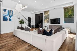 Hollywood Hills Luxury Mansion with Pool & Views
