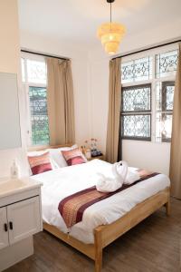 Bangkok Neighborhouse