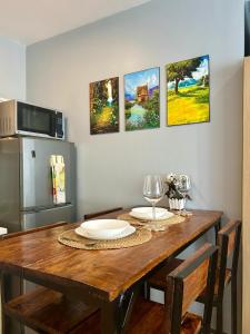 Quiet Condo with Fast WiFi, Own Balcony, Pool and Gym