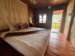 Yensabai Bungalow River view