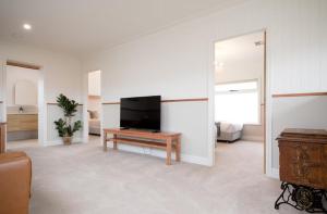 2 Houses, 1 Booking, Great Location