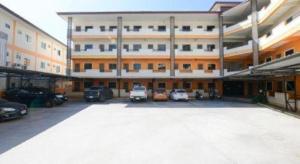 OYO 440 Season 5 Residence