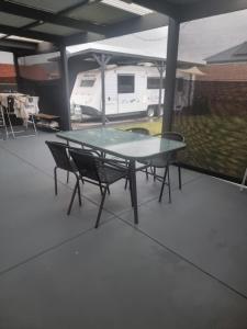 Two separate rooms in Clayton South