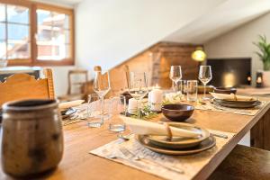 Alpine Design-Wohnung mit freistehender Badewanne in Saas-Grund