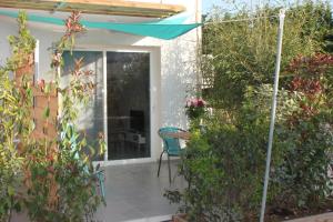 Appartements Les Hirondelles : Appartement avec Terrasse