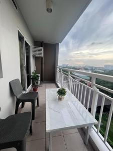 Ezras Place Modern Condo with City views