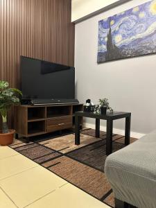 Ezras Place Modern Condo with City views