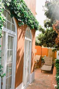 Tranquil Garden Getaway with Pool & Charm Old Town