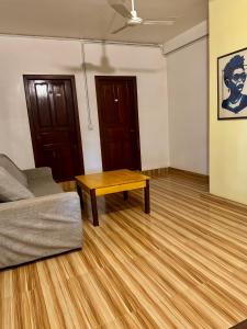 Blue monkey - Bouldering Guesthouse