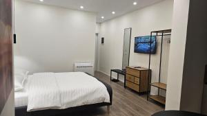 Feels Like Home Apartments, Boulevard