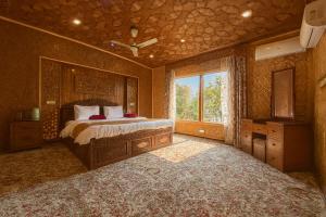 Best View Group Of Houseboats