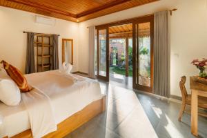 Sunrise Swing Paradise