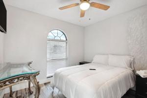 Spacious Palace Style Retreat!