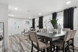 Spacious Palace Style Retreat!