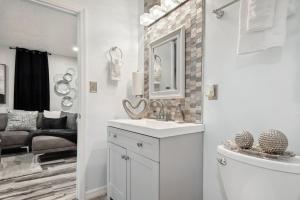 Spacious Palace Style Retreat!