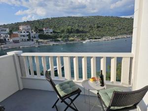 Apartments Kanica - at the beach and parking