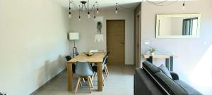 Luxueux appartement dans propriété contemporaine, jardin privatif, piscine