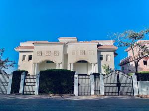 Azure Studio 202 Pool, Garden & Roof - New Cairo