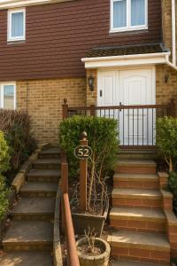 Modern 3-Bedroom, Free Parking, Big Garden, Pet Friendly, Super-fast WiFi!