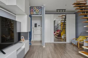 Kabacki Dukt 14 Loft Apartment by Solarento