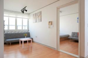 서울 홍대 풀게스트하우스 홍대입구역7번출구 넓은공간 2Room 단독전체사용 파티가능