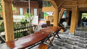 Number 6 Homestay & Tours