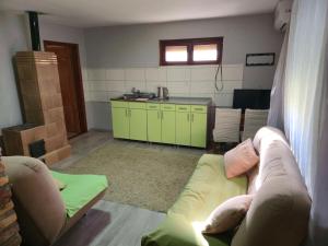 RentiGo Vikendica 11 11 Cardak with Pool BBQ and Nature View