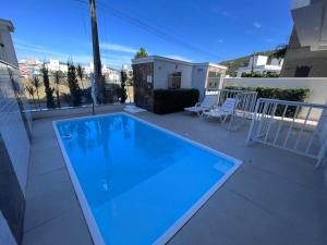 Apartamento com piscina a 400 mts da praia