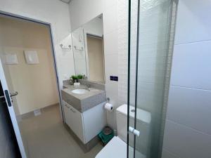 Apartamento com piscina a 400 mts da praia