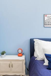 An entire minimalist apartment near the Colosseum