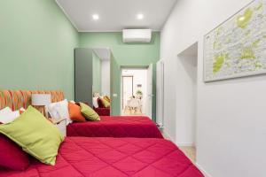 An entire minimalist apartment near the Colosseum