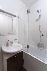 Urban and Cozy 1BDR APT, Garage parking