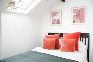 Stylish 1-Bed Flat Sleeps 4 Free Parking