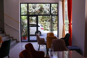 London Restaurant Hotel