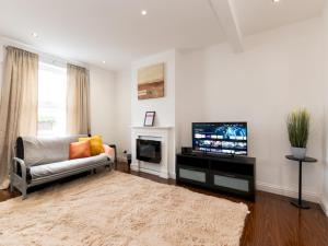 Pass the Keys 2BR House Garden Sleeps 6 Elizabeth Line