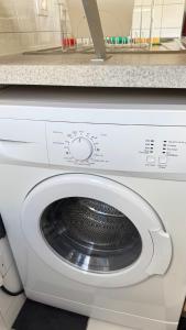 Studio Voltaire avec parking commun gratuit dans la copropriété