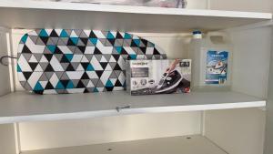 Studio Voltaire avec parking commun gratuit dans la copropriété