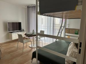 Gambetta Promenade modern near beach with parking