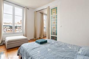 Beautiful apartment in Paris 9