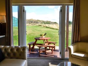 Seaviews And Hot Tub At The Fairways - Uk39821