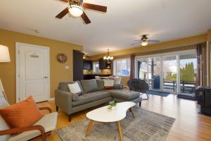 Lake-Access Cottage- Hot Tub, Fireplace&Pool Table