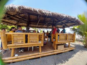 Beachfront Aircon Modern Bahay Kubo for 10 pax