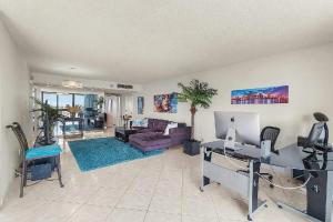 Bright Two Bedroom Condo with Lake Views