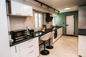 The Loft - Parking - Washer&Dryer - Port view - Balcony