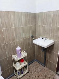 Guesthouse Kodiang 1 Private Bedroom near Pekan Kodiang by DAleena Homes