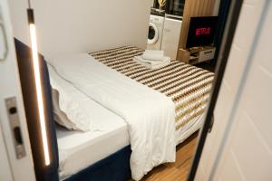 Sapphire Studio by Dove