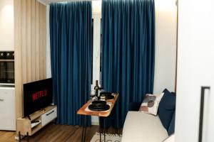 Sapphire Studio by Dove