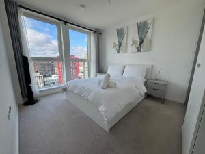 Luxe Penthouse with Free Parking